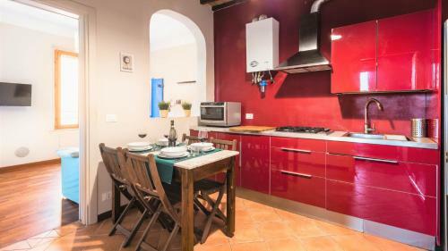 Hostly - La Pera Suite Apartment - 2 Bedrooms, Full Center