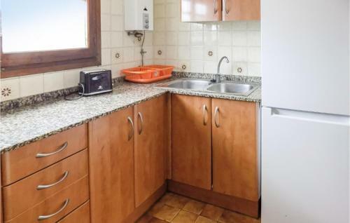 Beautiful Home In Pe��scola With 3 Bedrooms