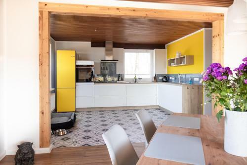 Elli�s Hus