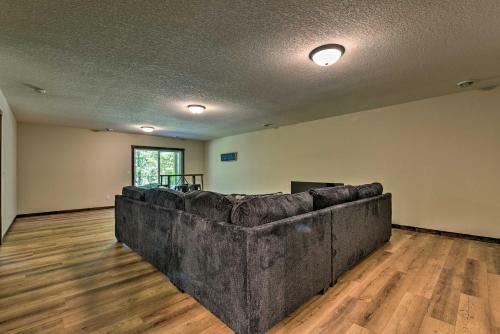 Modern Nisswa Escape With Deck Near Gull Lake!