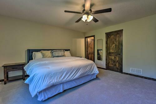 Modern Nisswa Escape With Deck Near Gull Lake!