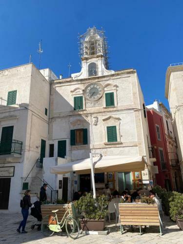 Itaca Home To Explorers Piazza Dell'orologio