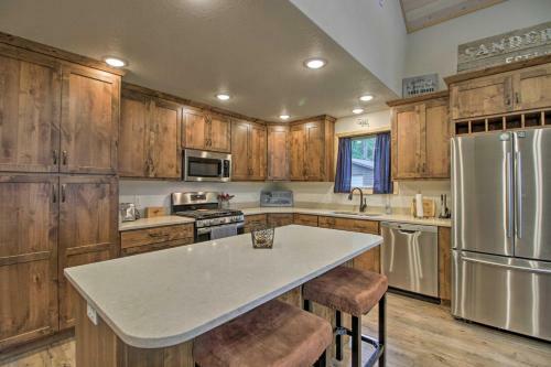 Relaxing Lakefront Retreat With Private Dock!