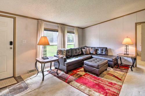 Quaint Pequot Home Less Than 1 Mi From Lake Access!