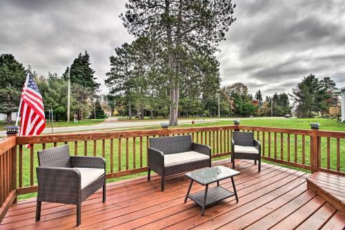 Quaint Pequot Home Less Than 1 Mi From Lake Access!