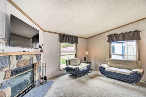 Quaint Pequot Home Less Than 1 Mi From Lake Access!
