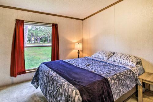 Quaint Pequot Home Less Than 1 Mi From Lake Access!