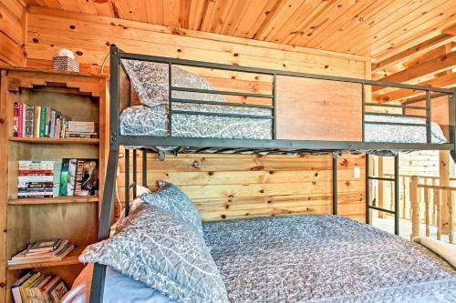 Modern Log Cabin With Rec Room, Steps To Lake!
