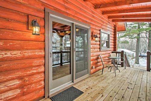 Modern Log Cabin With Rec Room, Steps To Lake!