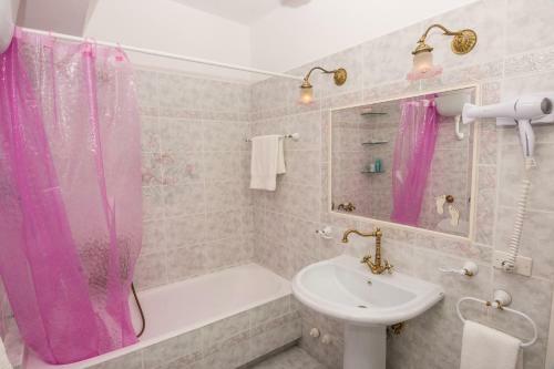 Bed & Breakfast Romantic Suite Overlooking The Sea