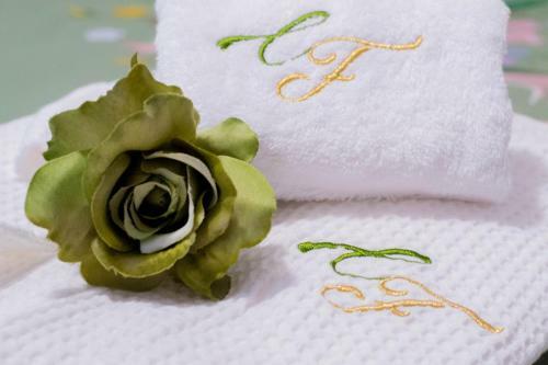 Bed & Breakfast Romantic Suite Overlooking The Sea