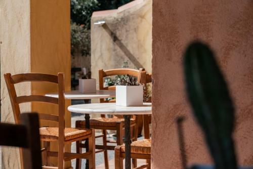 Hostal Nora Guesthouse Rooms And Villas