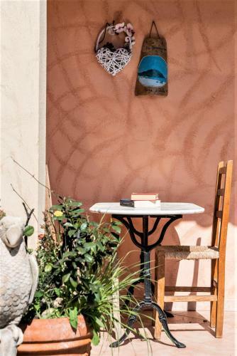 Hostal Nora Guesthouse Rooms And Villas