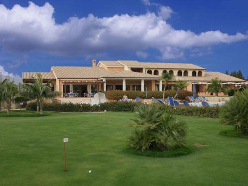 Lovely Apartment In Sardegna With Shared Garden