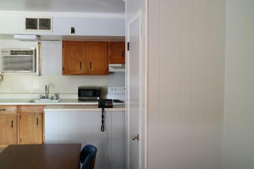 University Motel And Suites