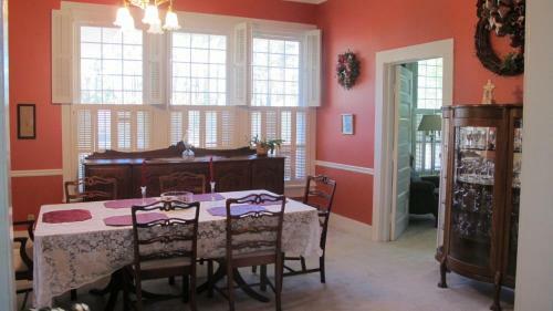 Mimi's Elegant Country Home