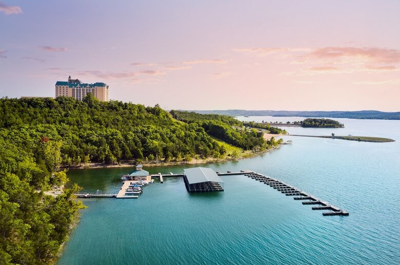 Hotel Chateau On The Lake Resort Spa