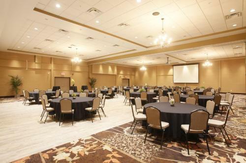 Hotel Pomeroy Inn & Suites At Olds College