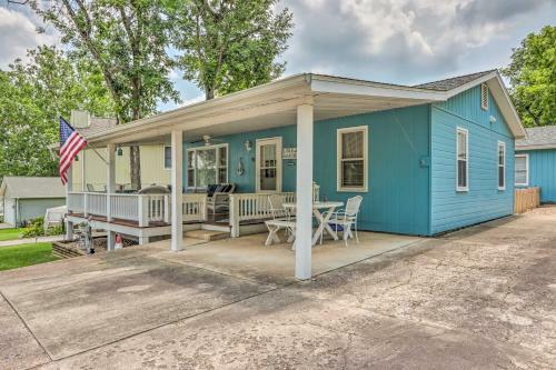 Cheerful Camdenton Cottage Steps To Lake!