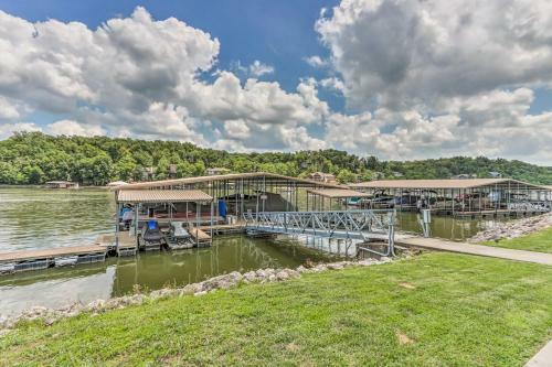 Apartamento Idyllic Camdenton Condo With Community Pool And Lake!