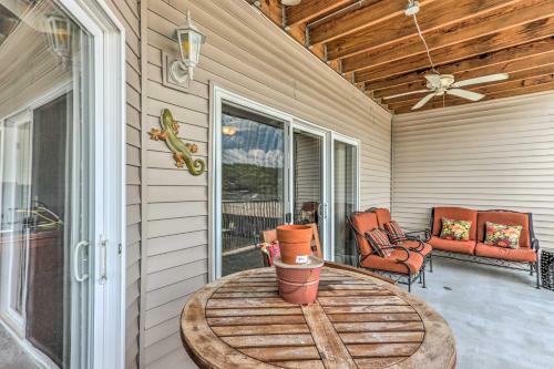 Apartamento Idyllic Camdenton Condo With Community Pool And Lake!