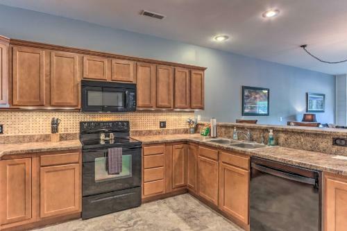 Apartamento Idyllic Camdenton Condo With Community Pool And Lake!