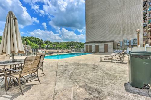 Apartamento Idyllic Camdenton Condo With Community Pool And Lake!