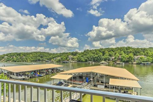 Apartamento Idyllic Camdenton Condo With Community Pool And Lake!