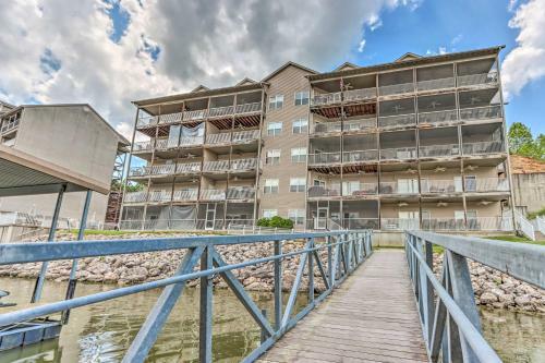 Apartamento Idyllic Camdenton Condo With Community Pool And Lake!