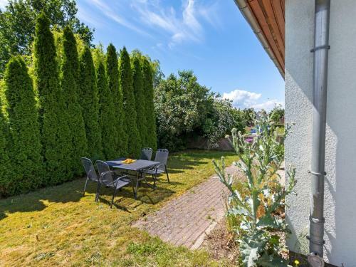 Garden-view Apartment In L�bow With Terrace