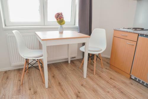 Full House Studios - Grey Apartment - Netflix + Nescaf� Inkl.