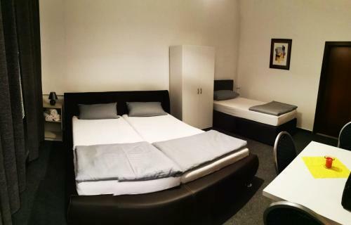 Hostal Pension - A2 Rothensee / Magdeburg