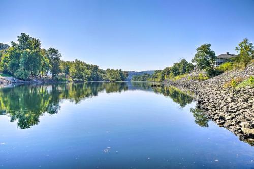 Apartamento Charming Lake-view Getaway, 7 Mi To The Strip