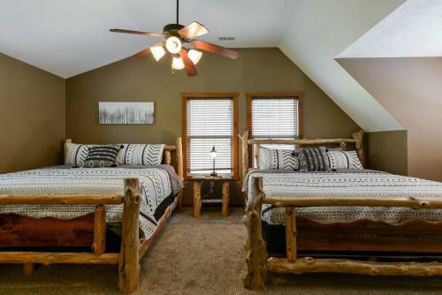 Coyote Cabin - Excellent Location - 6 Master Suites - Outdoor Pool