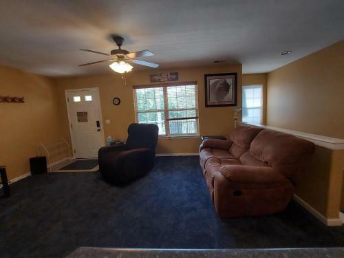 Blue Bird Hill - Excellent Location - Middle Of Branson - Huge Deck - So Good!