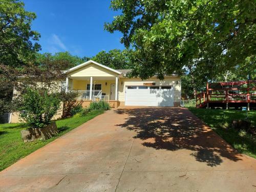 Blue Bird Hill - Excellent Location - Middle Of Branson - Huge Deck - So Good!