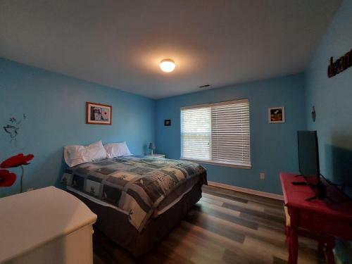 Blue Bird Hill - Excellent Location - Middle Of Branson - Huge Deck - So Good!