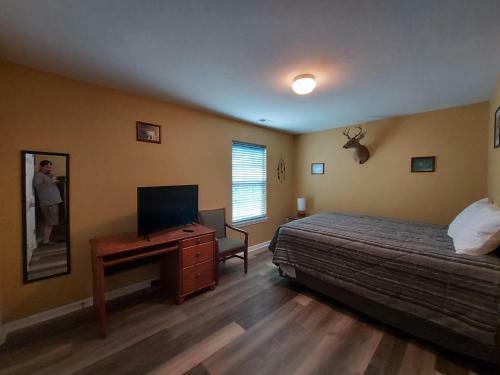 Blue Bird Hill - Excellent Location - Middle Of Branson - Huge Deck - So Good!
