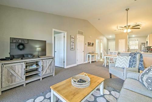 Apartamento Waterfront Branson Escape With Private Balcony!
