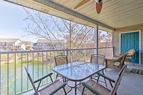 Apartamento Waterfront Branson Escape With Private Balcony!
