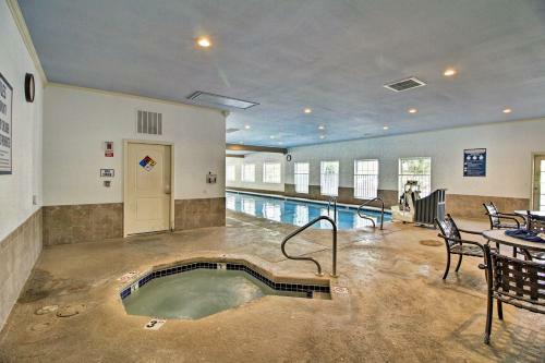 Apartamento Waterfront Branson Escape With Private Balcony!