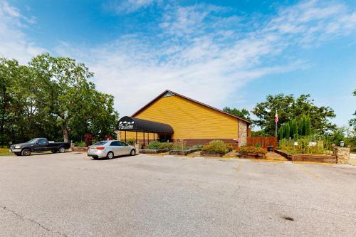 Lake Point Lodge