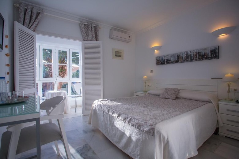 Hostal Alameda