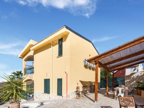 Villa Stellar Apartment In Realmonte With Shared Swimming Pool