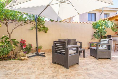 Hostal 40� Parallelo Guest House