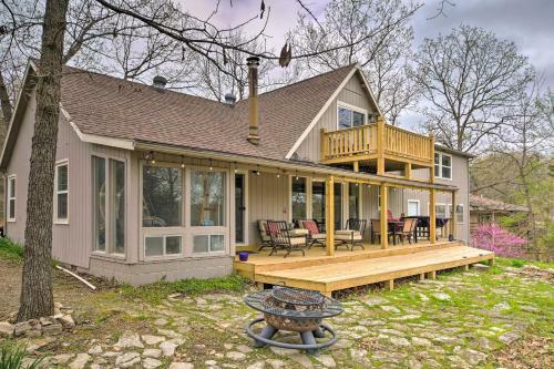 Modern Family Home With View On Table Rock Lake