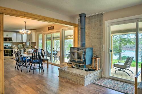 Modern Family Home With View On Table Rock Lake