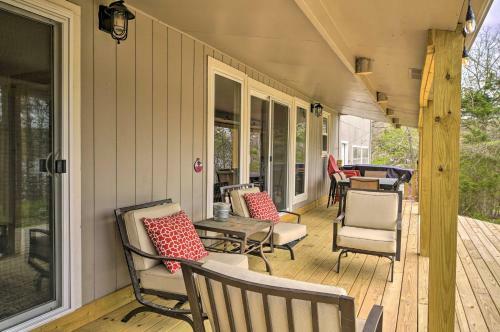 Modern Family Home With View On Table Rock Lake