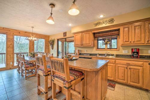 Idyllic Table Rock Lake Cabin Boat And Explore