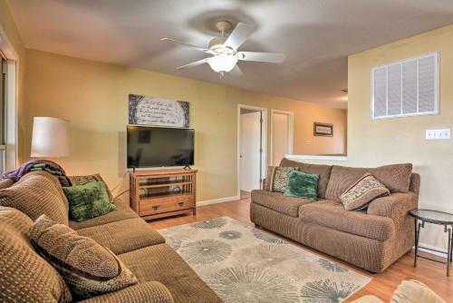 Lakefront Home On Table Rock With Fire Pit And Grill!